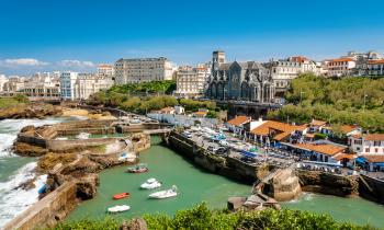 Les prix des résidences secondaires sur les côtes sont en baisse sauf à Biarritz