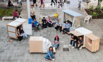 A Los Angeles, des étudiants créent des mini-maisons pour les sans-abris