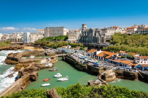 Les prix des résidences secondaires sur les côtes sont en baisse sauf à Biarritz