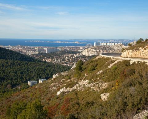 Le XIe arrondissement de Marseille, entre ville et village
