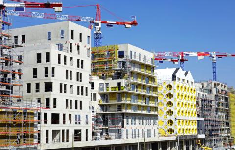 Hollande veut favoriser la création de 25 000 logements intermédiaires