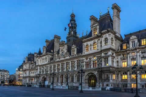 La mairie de Paris devrait acquérir 100 000 « chambres de bonne » inhabitées