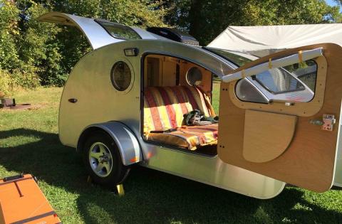 Envie d’un road-trip en pleine nature ? Cette petite caravane est faite pour vous !