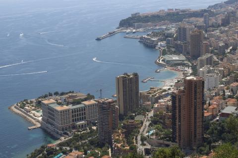A Monaco, 15 m² valent... 1 million de dollars