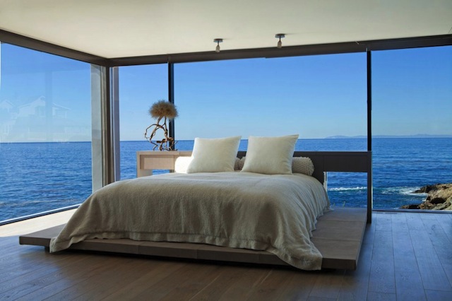 Un lit offrant une magnifique vue sur la mer ©Pinterest