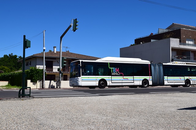 Un bus dans le centre du Haillan en Gironde