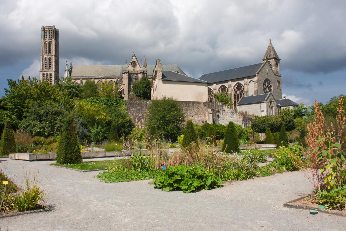 Vue du jardin botanique de l'évêché de Limoges