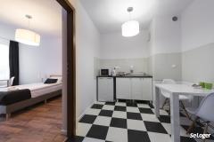 Chaque pièce du logement loué doit être équipée d’éléments de mobilier conformes à sa destination. ©jacek_kadaj Location meublée : quels sont les meubles obligatoirement fournis par le propriétaire ?
