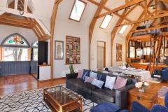 Une magnifique chapelle transformée en loft