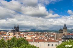 Au cœur du Puy-de-Dôme, Clermont-Ferrand offre une excellente qualité de vie. © Luc Olivier - Photononstop « Le marché immobilier à Clermont-Ferrand se comporte de manière inédite »