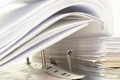 Dans l'idéal, conservez indéfiniment tous les documents relatifs à la propriété. © kelifamily Combien de temps devez-vous conserver l’acte de vente de votre bien immobilier ?