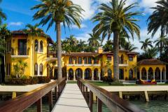 La Villa Jasmine affiche de belles couleurs sur la baie de Miami © Coldwell Banker L'ancienne maison d'Enrique Iglesias est à vous pour 22 M€