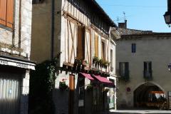 La maison voisine tombe en ruine, la mairie décide de les reloger