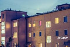 La police ne peut procéder à l'expulsion des squatteurs que si ces derniers occupent votre logement depuis moins de 48h. © Patrick Daxenbichler Propriétaire d'un logement : les 5 étapes pour expulser des squatteurs