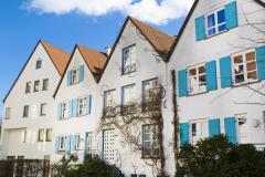 Le contrat de location passé avec une collectivité locale dure au minimum 6 ans. © FotoKachna Le propriétaire est une commune, quelles sont les conséquences sur le bail d'habitation ?