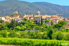 Les acquéreurs sont sensibles au charme des villages provençaux du Sud Luberon et du pays d’Aix. © Inu – Shutterstock « Le prix immobilier dans le Sud Luberon et le pays d’Aix a fortement augmenté »