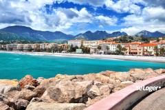 Comptez en moyenne entre 45 et 300 €/nuit pour séjourner en PACA selon la taille du logement, la ville et les prestations. © miccolino Explorez la Provence-Alpes-Côte d'Azur, une région entre terre et mer...