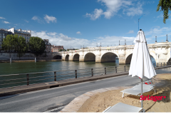 A l'instar de Paris Plage initié en 2002, de nombreuses villes de France se sont prises au jeu et ont ainsi créé leur plage urbaine. © Hassan Bensliman Top 5 des plages urbaines en France pour bronzer en pleine ville cet été !