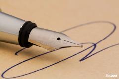 Les contrats portant sur la location à des fins résidentielles sont exclus du champ d’application des contrats hors établissement. © Gina Sanders La signature d’un bail est-elle soumise aux règles du contrat hors établissement ?
