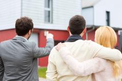 La mise en vente ou la relocation d'un logement constituent les seuls cas dans lesquels un propiétaire peut exiger une visite des lieux loués. © Production Perig Un locataire peut-il refuser au propriétaire une visite des lieux loués ?