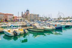 L'augmentation des prix immobiliers à Saint-Raphaël a tendance à crisper les acquéreurs locaux. © trabantos - Shutterstock