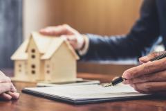 Il existe différentes façons de faire baisser le coût de l'assurance emprunteur, et donc du crédit immobilier. © Freedomz - Shutterstock