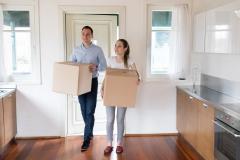 Pour bénéficier du Pinel, les propriétaires doivent louer à des locataires dont les revenus ne dépassent pas certains plafonds. © fizkes - Shutterstock