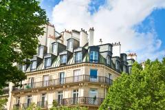 A Paris, il est nécessaire d'obtenir une autorisation de la mairie pour changement d'usage si l'on souhaite louer sa résidence secondaire. © Tiberius Gracchus - Adobe Stock