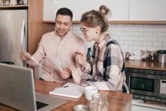 Il est nécessaire de tenir compte de différents critères pour choisir le bon prêt et le bon taux hypothécaires. © kate_sept2004 - Getty images