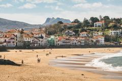 En 2025, les loyers seront encadrés dans le Pays-Basque. © MarioGuti - Getty Images
