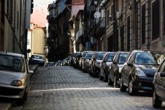 Des voitures dans une rue