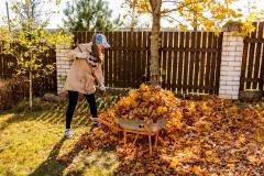 Un jardin bien entretenu est un atout pour vendre pendant l’automne © Yuliya Koneva – Getty Images