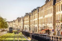 Bordeaux demeure une valeur sûre en termes d'investissement en nue-propriété. © RossHelen - Getty images