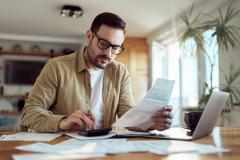 Le calcul de la taxe foncière, jugé inégalitaire, pourrait évoluer. © skynesher - Getty Images