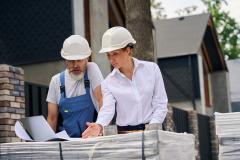 personnes sur un chantier maison