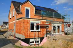 Faire construire, c’est être certain d’avoir une maison sur mesure… mais aussi de ne pas bénéficier du PTZ. © aanton - Getty Images