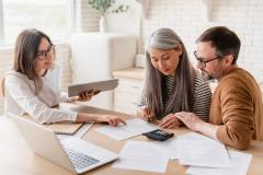 L’assurance emprunteur peut représenter jusqu’à 30 % du coût d’un crédit. © Inside Creative House - Getty Images