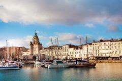 La Rochelle est riche de son patrimoine architectural et historique. © SerrNovik - Getty images