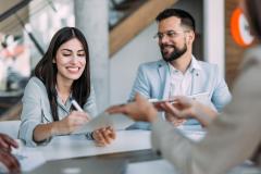 Déduire son assurance emprunteur de ses revenus fonciers : mode d’emploi. © TrixiePhoto - Getty Images