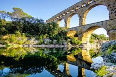Si vous visitez la campagne du Gard, venez visiter le Pont du Gard, qui est le point de départ de plusieurs randonnées et promenades. © laraslk - Getty images