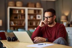 Sollicitez un courtier en investissement immobilier pour être accompagné dans votre projet. © Jelena Danilovic - Getty images