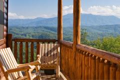 L'immobilier en montagne semble résister à la crise, mais le choix d'acheter ou de louer dépend de vos projets à long terme. © wbritten - Getty images