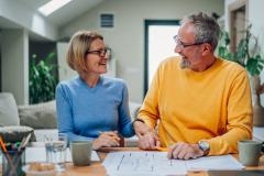 Les conseils à suivre pour bien investir à plus de 60 ans. © zamrznutitonovi - Getty Images