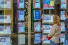 Pour choisir une agence immobilière à Paris, tenez compte de différents critères comme l'implantation et la réputation de l'agence. © yujie chen - Getty images