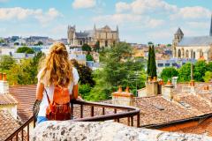 Poitiers est une ville moyenne idéale pour un investissement étudiant en 2025. © margouillatphotos – Getty Images