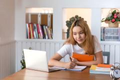 Pour dénicher la perle rare, préparer votre dossier en amont. © AmnajKhetsamtip - Getty Images
