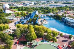 L'accessibilité des communes à proximité du Futuroscope, combinée à un bassin d’emplois stable attire les primo-accédants et les familles souhaitant s’installer près d’un pôle dynamique tout en gardant un budget maîtrisé. © Willy Mobilo - Getty images