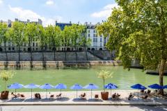 Dès le 5 juillet, 3 nouveaux sites aménagés ouvriront leurs bras aux nageurs, dans le cadre de Paris Plages, amenant le nombre de sports à 5 au total. olrat © - Getty images