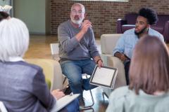 Le syndic coopératif apparaît permet d'allier implication des copropriétaires, économies significatives et autonomie renforcée. © SDI Productions - Getty images