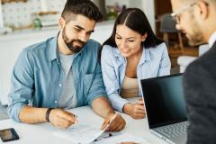 Remboursement par anticipation partiel ou total d’un prêt à taux fixe : quel intérêt pour l’emprunteur en 2025 ? © Paperkites – Getty Images